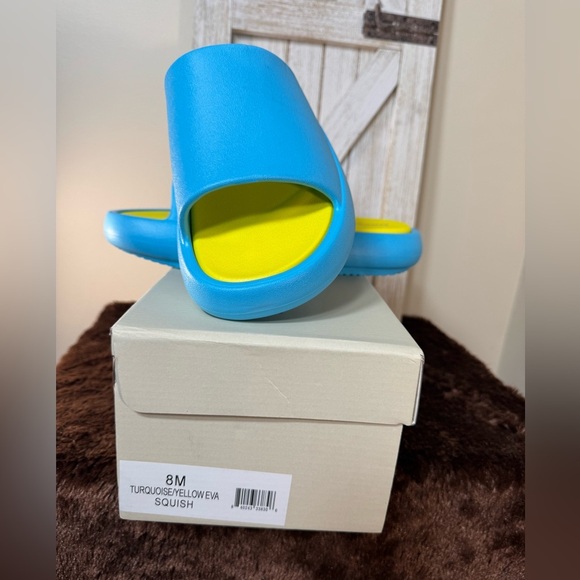 J SLIDES, SQUISH Turquoise/Yellow EVA Size 8 and 10 New in box - Picture 8 of 9